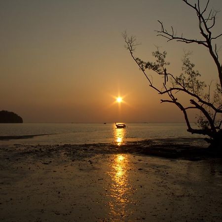 Sunrise Tropical Resort Railay Buitenkant foto