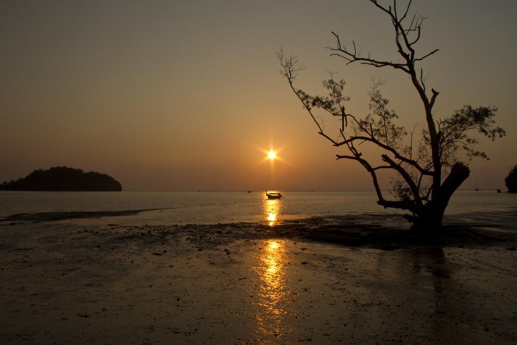 Sunrise Tropical Resort Railay Buitenkant foto